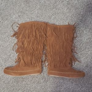 ☆3\$25 ☆ NWOB adorable fringe boots!!